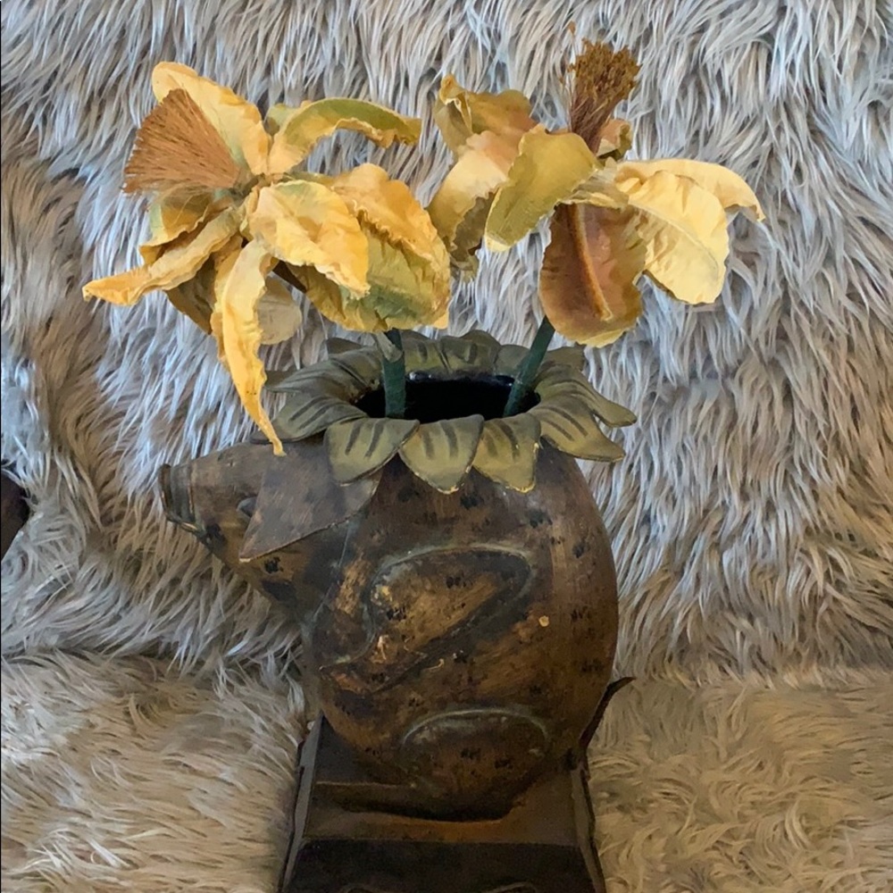 Metal vase